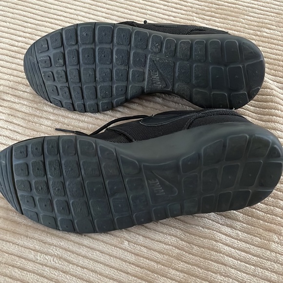 Nike Roche all black youth 5.5 - Picture 7 of 9